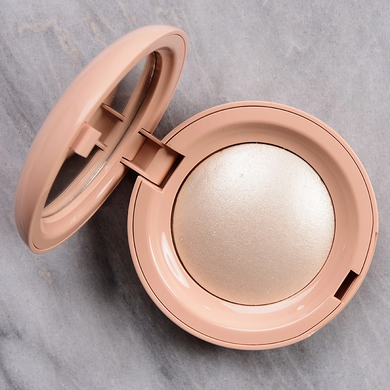 RARE BEAUTY Positive Light Silky Touch Highlighter Enlighten