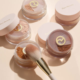 RARE BEAUTY Always An Optimist Soft Radiance Setting Powder